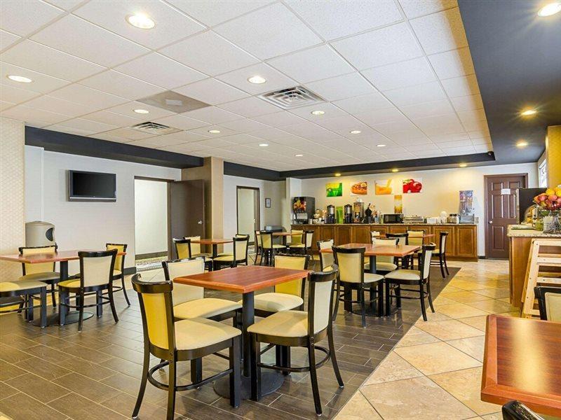 Holiday Inn & Suites Richmond West End, An Ihg Hotel เฮนริโค ภายนอก รูปภาพ