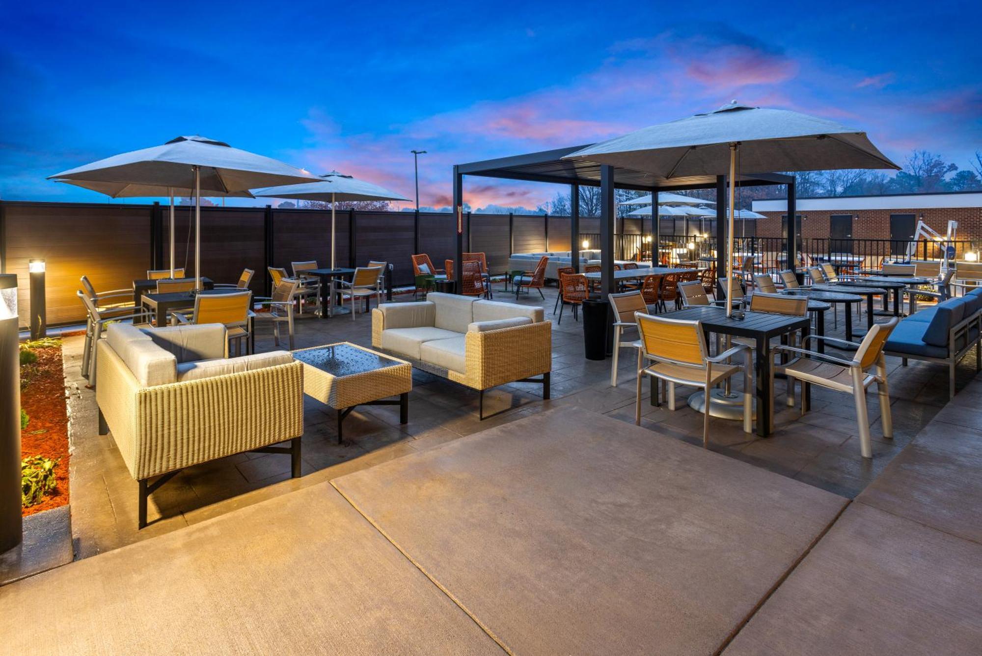 Holiday Inn & Suites Richmond West End, An Ihg Hotel เฮนริโค ภายนอก รูปภาพ