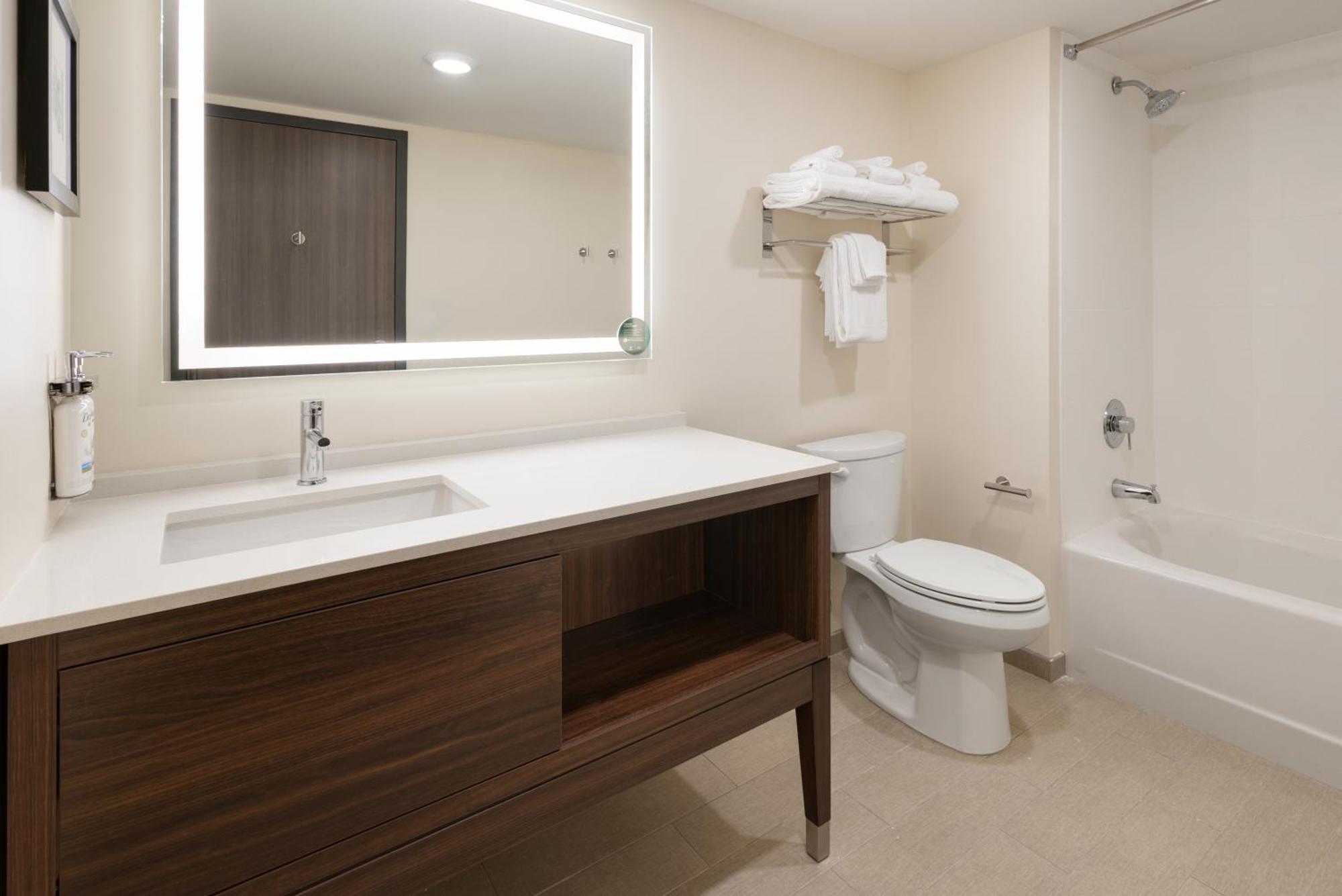 Holiday Inn & Suites Richmond West End, An Ihg Hotel เฮนริโค ภายนอก รูปภาพ