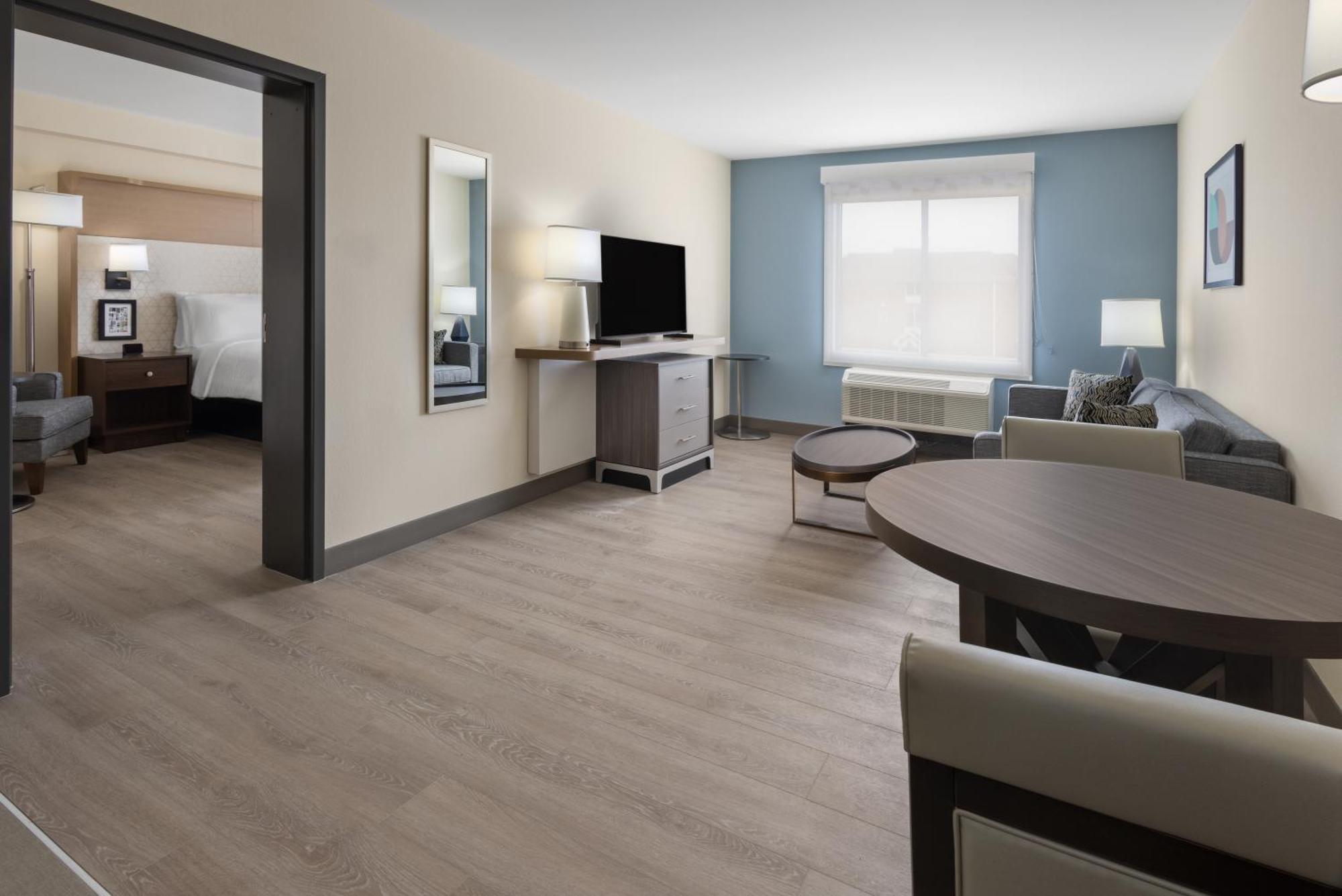 Holiday Inn & Suites Richmond West End, An Ihg Hotel เฮนริโค ภายนอก รูปภาพ
