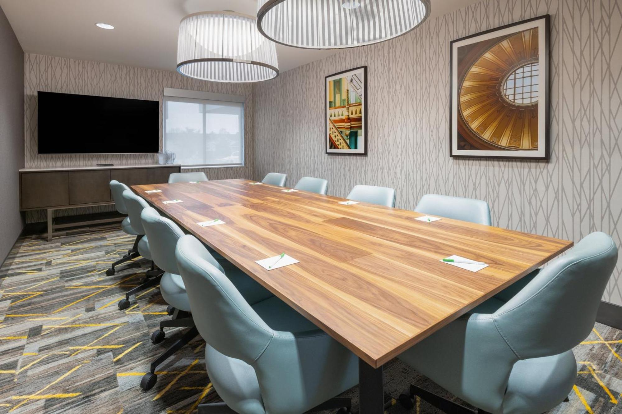 Holiday Inn & Suites Richmond West End, An Ihg Hotel เฮนริโค ภายนอก รูปภาพ