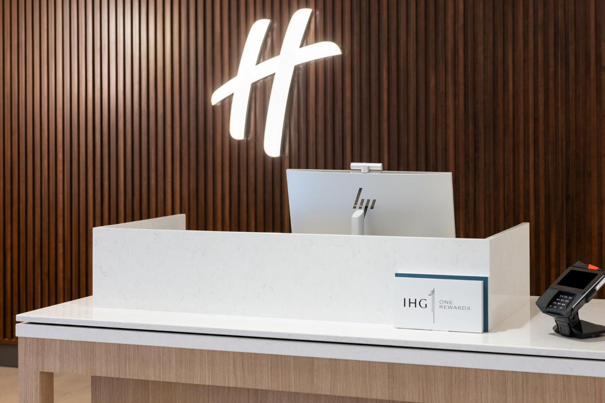 Holiday Inn & Suites Richmond West End, An Ihg Hotel เฮนริโค ภายนอก รูปภาพ