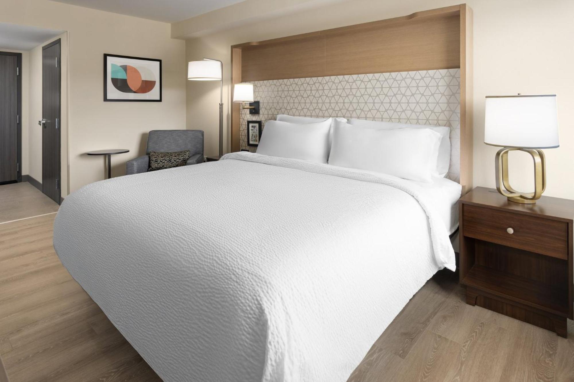 Holiday Inn & Suites Richmond West End, An Ihg Hotel เฮนริโค ภายนอก รูปภาพ