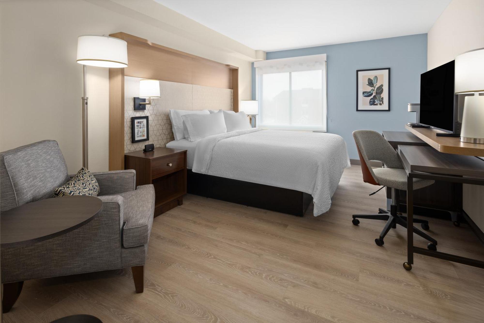 Holiday Inn & Suites Richmond West End, An Ihg Hotel เฮนริโค ภายนอก รูปภาพ