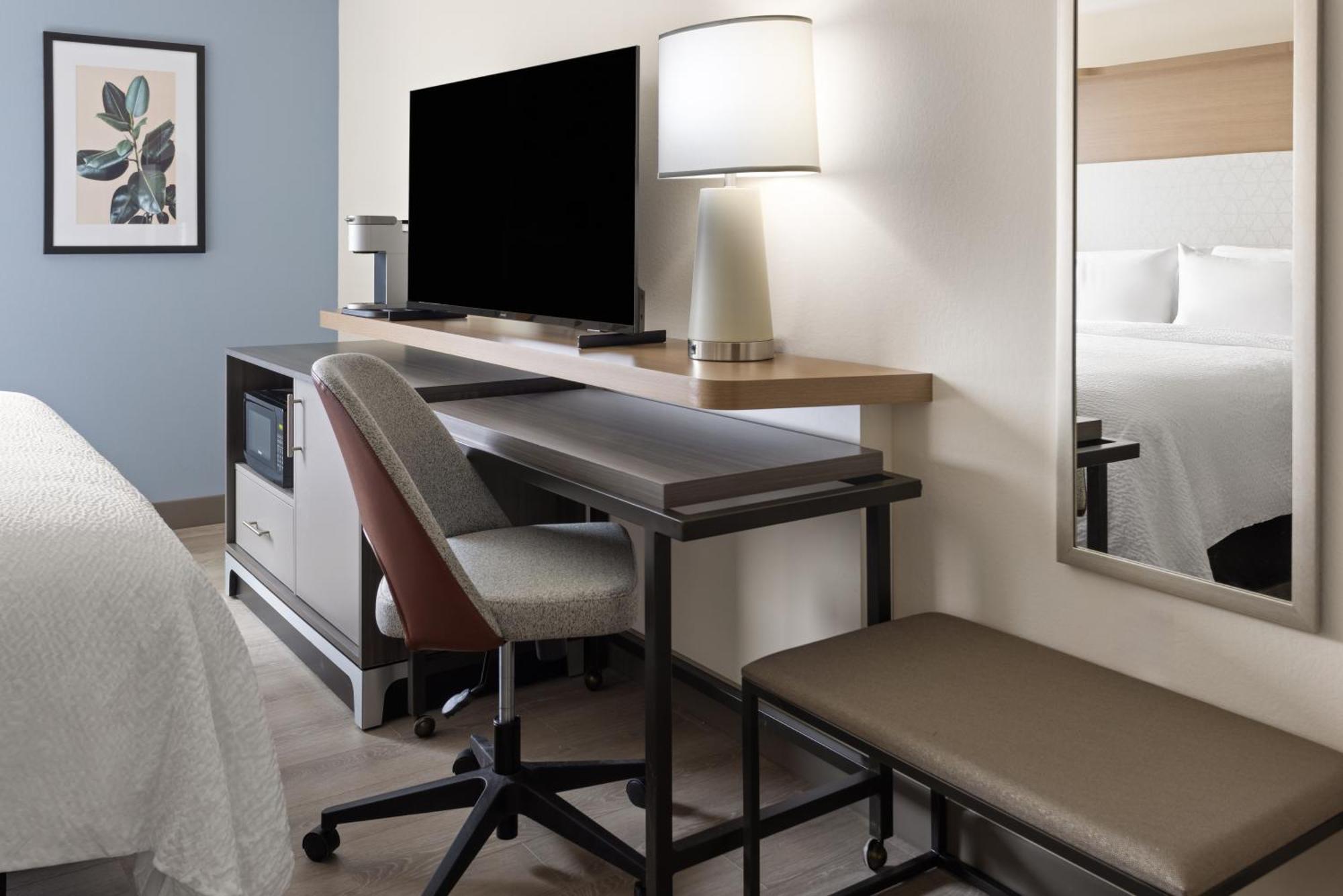 Holiday Inn & Suites Richmond West End, An Ihg Hotel เฮนริโค ภายนอก รูปภาพ