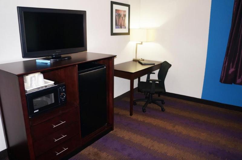 Holiday Inn & Suites Richmond West End, An Ihg Hotel เฮนริโค ภายนอก รูปภาพ